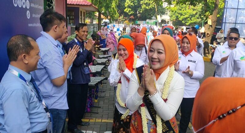 Bunda PAUD Jawa Barat, Atalia Praratya Ridwan Kamil sambangi Yayasan Al-Muslim Desa Tambun, Kecamatan Tambun Selatan, Kabupaten Bekasi. (foto: Abdul Kholilulloh)