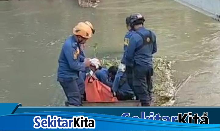 Petugas lakukan evakuasi mayat di Kalimalang, Kecamatan Tambun Selatan, Kabupaten Bekasi (foto: Ari).