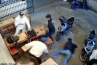 Polisi selidiki kasus OTK melakukan pembacokan terhadap pemuda yang tengah asik ngopi di cafe (foto: @bekasi_24jam)