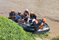 Tim SAR gabungan akhirnya menemukan pemuda berinisial GG (20) yang tenggelam pada kamis (29/6) di Sungai Citarum,