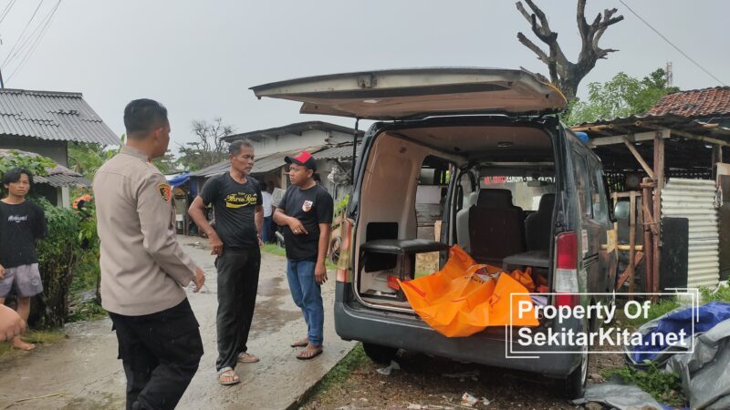 Seroang pria bernama AR (40) warga Kampung Sumapan Jati, RT01/RW03, Desa Simpangan, Kecamatan Cikarang Utara (foto: Abdul Kholilulloh)