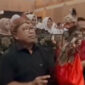 Bupati Cianjur Herman Suherman dan wayang (Foto  Facebook @H Herman Suherman).