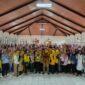 Kang Ace saat ratusan Ketua Kelompok Keluarga Penerima Manfaat (KPM) Program Keluarga Harapan (PKH) di Soreang Kabupaten Bandung, Jumat (10/11/2023).