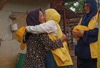 Suasana haru dari warga saat Teh Rita Ace datang ke Kecamatan Arjasari Kabupaten Bandung 