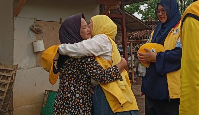 Suasana haru dari warga saat Teh Rita Ace datang ke Kecamatan Arjasari Kabupaten Bandung 