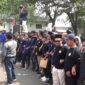 Unjuk Rasa Karang Taruna Desa Karang Baru, Cikarang Utara, Kabupaten Bekasi (foto: Abdul Kholilulloh)