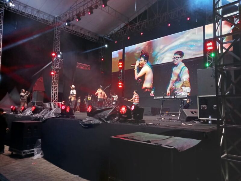 konser Skyland Festival pada Sabtu (04/11), acara yang diadakan di Waterboom Lippo Cikarang sukses digelar (foto: Abdul Kholilulloh)