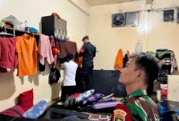 Lapas Kelas IIA Cikarang, Kabupaten Bekasi dan petuga APH setempat melakukan penggeledahan kamar hunian narapidana dan tes urine (foto: istimewa)