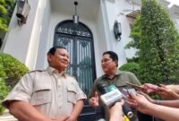 Menghadiri undangan makan siang bersama, Prabowo Subianto menyambangi kediaman Erick Thohir di Jakarta, Selasa (31/1/2023). | foto: istimewa