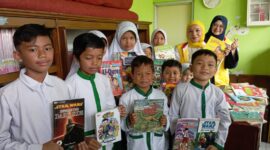 Kunjungi MIS Asy-Syafaat Cimaung Bandung, Ketua IIPG Jabar Ajak Minat Baca Anak dengan Cara Menarik

https://sekitarkita.id/kunjungi-mis-asy-syafaat-cimaung-bandung-ketua-iipg-jabar-ajak-minat-baca-anak-dengan-cara-menarik/