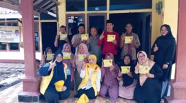 Teh Rita Ketua IIPG Jabar saat berikan apresiasi atas Keberhasilan dari Penerima Program ProKUS di Kabupaten Bandung 