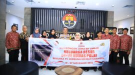 15 orang terdiri dari jurnalis dan anggota Polri mendapatkan kado umroh ke tanah suci di momen Peringatan Hari Jadi Ke-72 Humas Polri. (foto: Humas Polri)