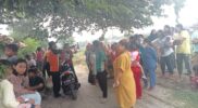 Murka ! Puluhan emak-emak nekat geruduk tempat esek-esek di Karawang
