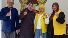 Teh Rita disambut warga Soreang, saat Bantu Lanjutkan Program Keserasian Sosial