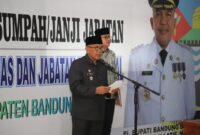 Pj Bupati Bandung Barat, Arsan Latif saat pelantikan pejabat dilingkup Pemkab Bandung Barat (foto: Forkompim/Deden)