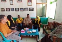 Teh Rita saat mengunjungi sejumlah Madrasah Ibtidaiyah (MI) setara Sekolah Dasar (SD) Kabupaten Bandung.