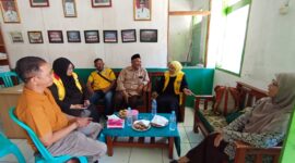 Teh Rita saat mengunjungi sejumlah Madrasah Ibtidaiyah (MI) setara Sekolah Dasar (SD) Kabupaten Bandung.