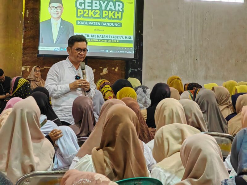 Kang Ace saat bertemu ratusan KPM di Majalaya Bandung