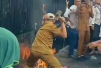 Demo APDESI di Jakarta berujung ricuh (foto: tangkapan layar video viral)