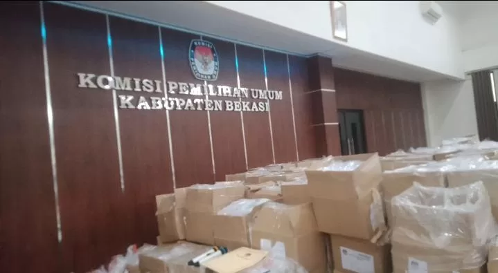 Carut-marut tenaga sorlip surat suara, warga sebut KPU Kabupaten Bekasi tembang pilih