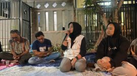 Caleg DPRD KBB dari partai PDIP, H. Aan Sopiana Panjaitan saat melakukan kunjungan sosialisasi ke warga Permata Padalarang (foto: Amel)