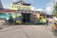Situasi rumah duka almarhum Julian Dwi Setiyono di Bukit Permata E-8 Nomor 3, RT 2/RW 22, Desa Cilame, Kecamatan Ngamprah, Kabupaten Bandung Barat (KBB). (Foto: Abdul Kholilulloh)