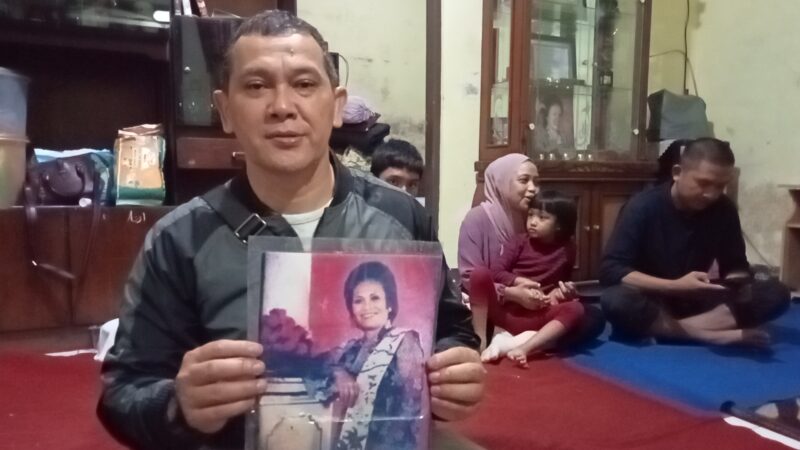 Iyar Wiyarsih pencipta lagu Sunda Mojang Priangan meninggal dunia, pada Selasa (16/01/2024). Foto: Abdul Kholilulloh)