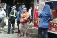 Diskar PB Kota Bandung berhasil padamkan api pada peritiwa kebakaran di Pasar Baru Kota Bandung (foto: istimewa)