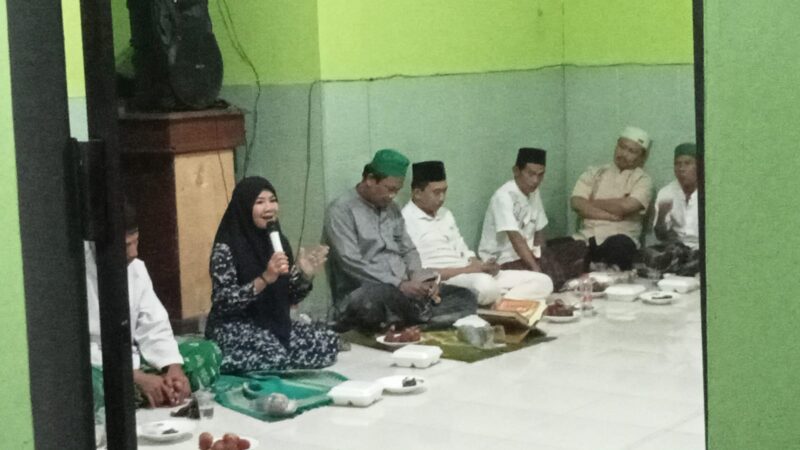 Anggota DPRD Karawang Indriyani hadiri acara Isra Mi'raj (foto: Andyka/SekitarKita.id)