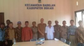 12 perangkat Desa dipecat sepihak oleh Kades Pantai Hurip, Suwandi (foto: Darto)