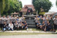 Kapolres Karawang resmikan Patung Maung Lodaya di Mapolsek Kotabaru (foto: Polres Karawang)