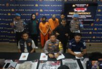 Polres Karawang merilis kasus pembunuhan berencana, Selasa (16/01/2024) foto: Humas Polres Karawang.