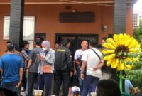 Puluhan Anggota KPPS di Desa Sumberjaya, Kecamatan Tambun Selatan, Kabupaten Bekasi, geram, lantaran anggaran operasional TPS diduga 'dipangkas'. (foto: istimewa)