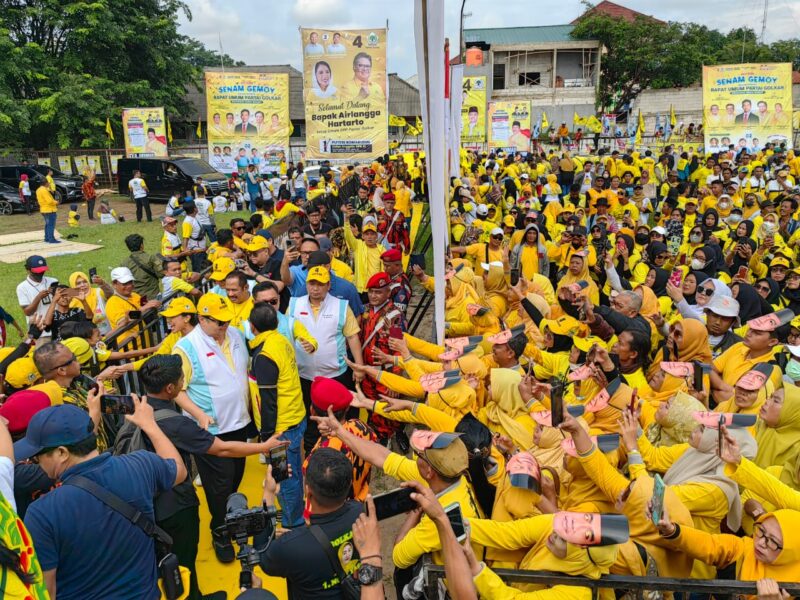 Massa sambut Ketua Umum DPP Golkar Airlangga Hartato, Gibran, Kang Ace, serta lainnya (Ist)