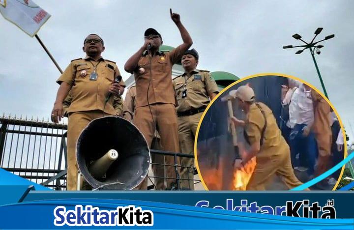 Demo APDESI di depan gedung DPR RI Jakarta berujung ricuh (foto: tangkapan layar video viral)