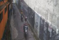 Terduga pelaku terekam kamera CCTV di sekitar SMK Bina Wisata, Jl. Mutiara 1, Lembang, Kecamatan Lembang, Kabupaten Bandung Barat (KBB). foto: istimewa