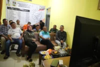 Pj Bupati Bandung Barat, Arsan Latif didampingi Sekda KBB, Ade Zakir beserta Forkopimcam Kecamatan Ngamprah melakukan pemantauan Pemilu 2024 (foto: Humas Bandung Barat)