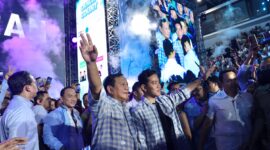 Cawapres Gibran di dampingi Capres Prabowo Subianto di Istora Senayan (foto: TKN Prabowo-Gibran)