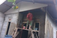 Kondisi rumah Sukiman (34) warga kampung Legoknangka, RT02/RW09, Desa Cempakamekar, Kecamatan Padalarang KBB dalam tahap renovasi (foto: Acep)
