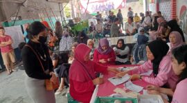 Antusias masyarakat saat melakukan pencoblosan di TPS 68 Baloper, Desa Padalarang, Kecamatan Padalarang KBB, pada 14 Februari 2024 (foto: Abdul Kholilulloh/ dok.SekitarKita.id)