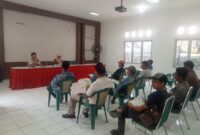 Lurah Tunggak Jati sosialisasi pengelolaan sampah di Aula Kelurahan Tunggak Jati, Selasa (25/6/2024).