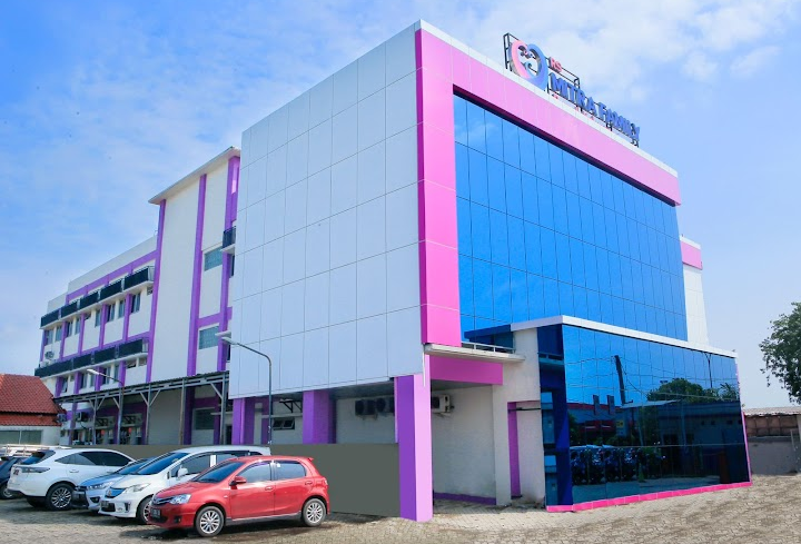 Rumah Sakit (RS) Mitra Family Karawang (foto: trafamily.kasih-group.com)