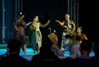 Pertunjukan Musikal Dari Pancaniti ke Ceurik Oma disambut kagum sekitar 800 penonton.