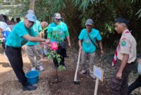 DLH KBB melakukan penanaman pohon di hutan kota pemkab Bandung Barat di momen hari lingkungan hidup sedunia (foto: istimewa)