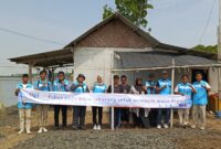 Komunitas amal Volunteer Sunda berkolaborasi dengan Perusahaan investasi asal Amerika, Yaga Yingde Group terus bergerak memberikan bantuan untuk mencegah anak putus sekolah hingga ke wilayah pesisir Karawang. (foto: istimewa).