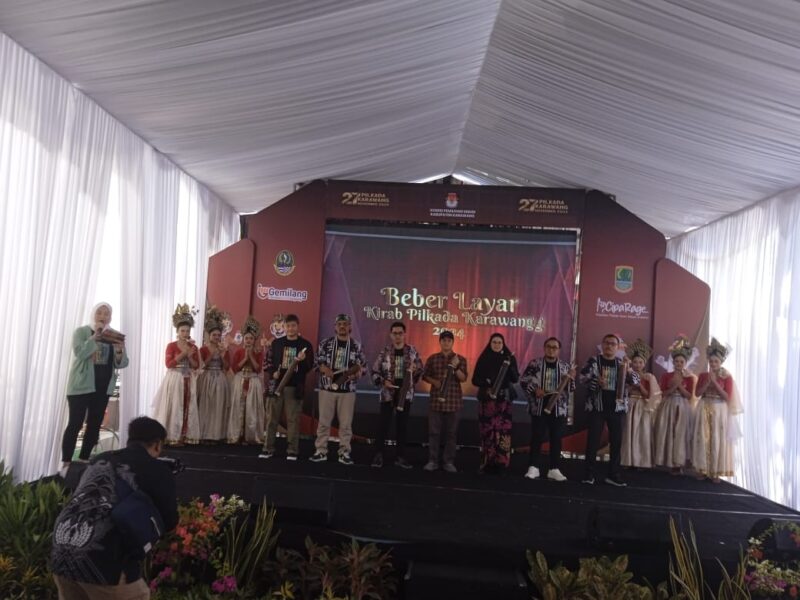 Awali dengan Kentongan, KPU Jabar Puji Kirab Pilkada 2024 di Karawang (foto: Andyka Nugroho)