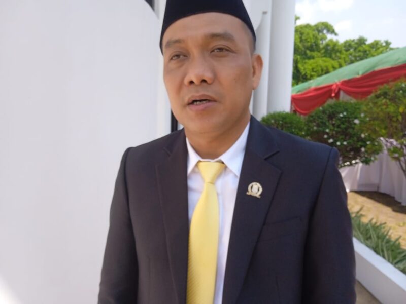 H. Asep Syaripudin, yang akrab disapa H. Ibe, resmi dilantik kembali sebagai Anggota DPRD Kabupaten Karawang untuk periode 2024-2029. Foto: Andyka Nugroho