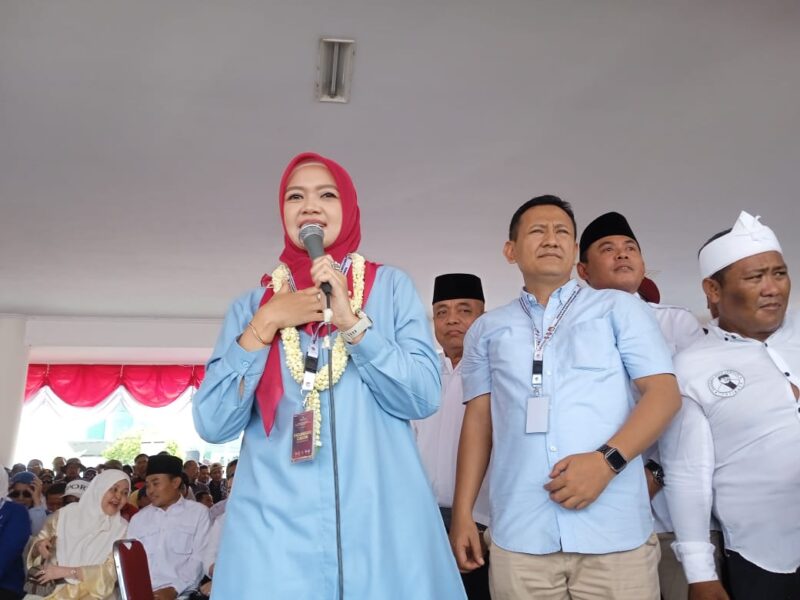 Pasangan Acep Jamhuri dan Gina Fadlia Swara Resmi Daftar Pilkada Karawang 2024, Didukung Koalisi Besar (foto: Andyka Nugroho)