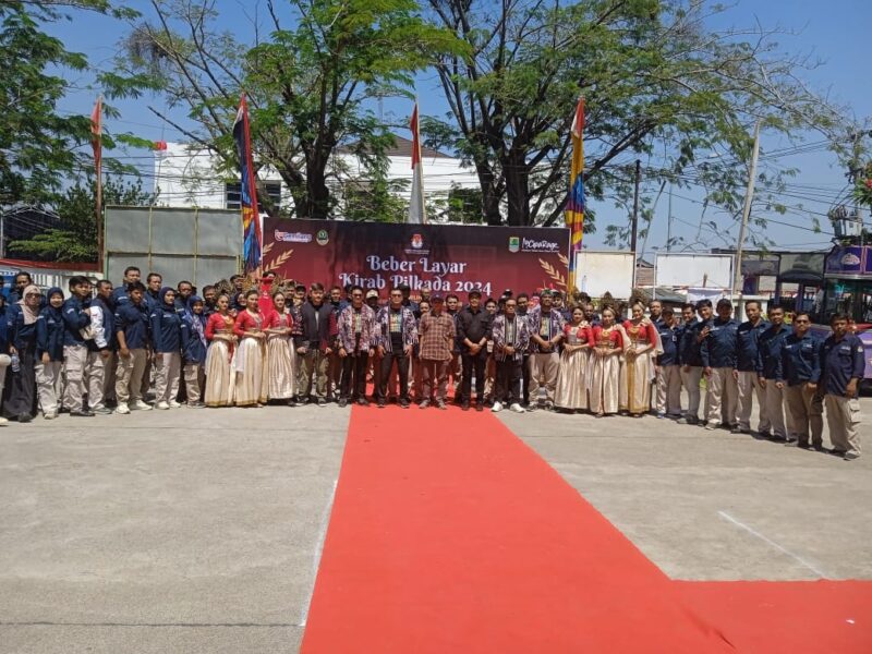 KPU Kabupaten Karawang melaksanakan acara Kirab Pemilihan Kepala Daerah (Pilkada) 2024. (foto: Andyka Nugroho)