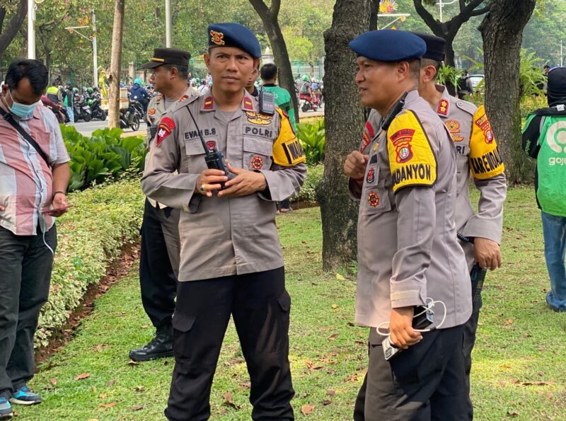 Ojol Gelar Aksi di Patung Kuda, Satbrimob Polda Metro Jaya Dikerahkan untuk Pengamanan (foto: istimewa)